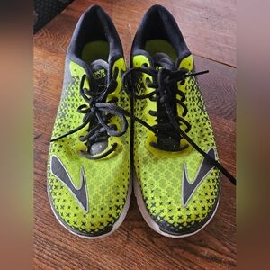 Brooks Men's Size 10.5D Pureflow 5 Yellow Black Running Sneakers 1102161D781